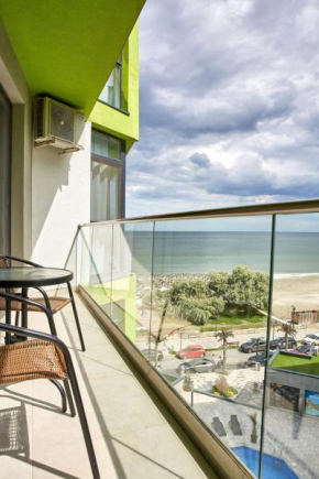 Apartment Hampton 2 by Alezzi